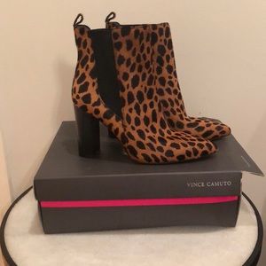 Vince Camuto Britsy2 Leopard booties - New in box